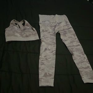 GYM SHARK PURPLE CAMO LEGGING SND BRA SET